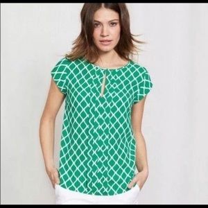 Boden pleat front cap sleeve blouse green white lattice print